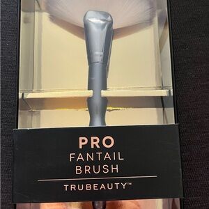 TruBeauty Pro Fantail Brush brand new